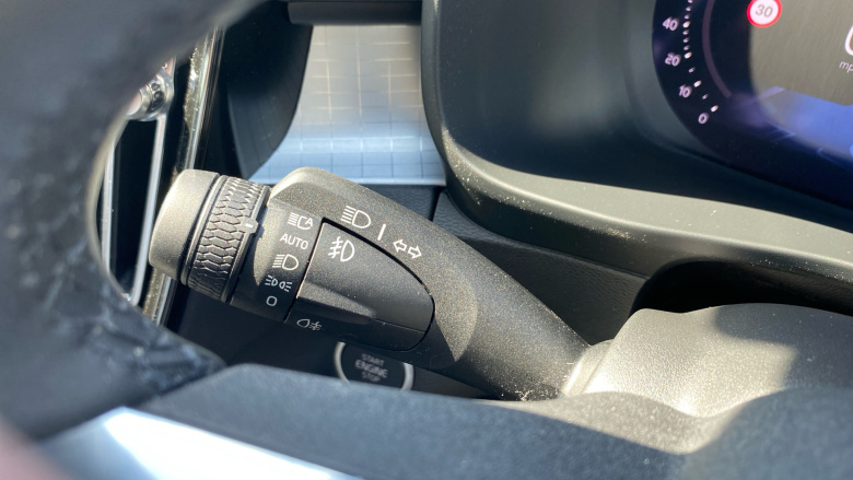 Volvo XC40 2.0 B3P Plus Dark 5dr Auto Petrol Estate